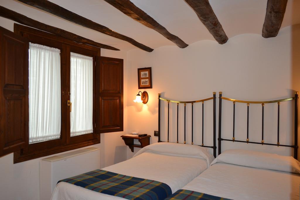 Hostal Santa Agueda Tarazona Rum bild
