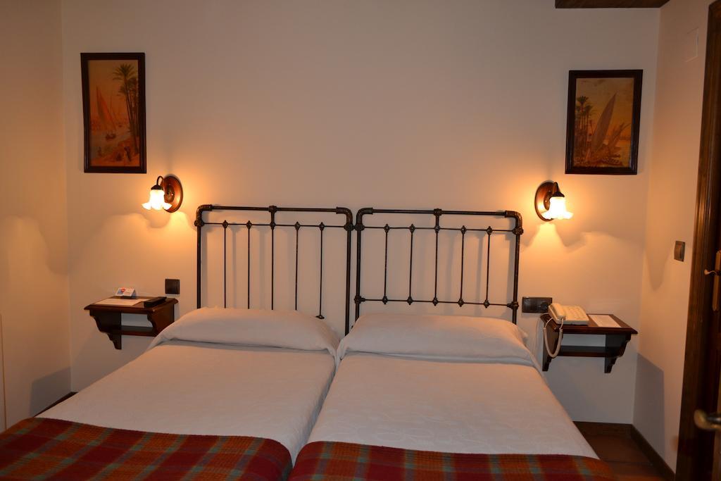 Hostal Santa Agueda Tarazona Rum bild