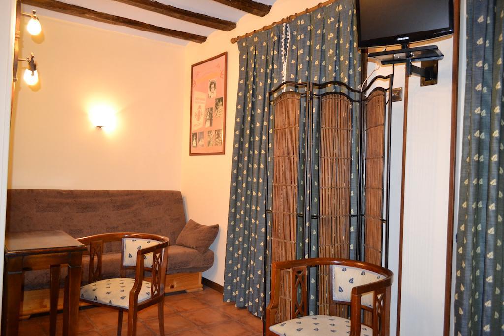 Hostal Santa Agueda Tarazona Rum bild